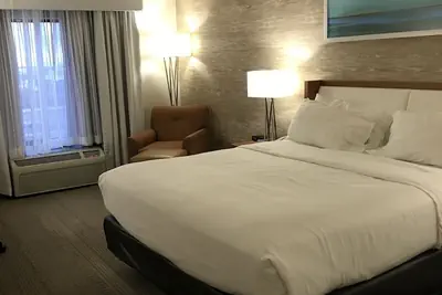 Photo 5 - Holiday Inn & Suites Bolingbrook by IHG