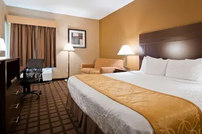 Photo 2 - Best Western Plaza Hotel Saugatuck