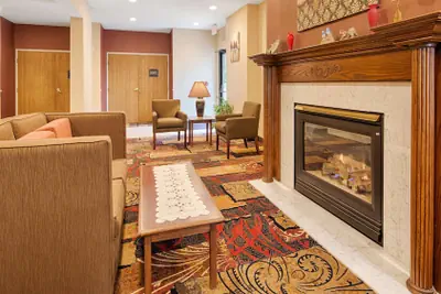 Photo 3 - Best Western Plaza Hotel Saugatuck