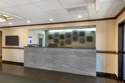 Photo 4 - Best Western Plus South Hill Inn