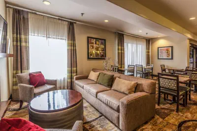 Photo 3 - Hampton Inn Colorado Springs-Airport