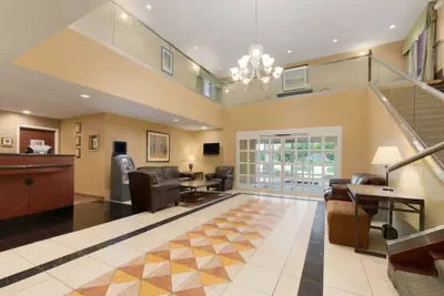 Photo 3 - Hawthorn Extended Stay by Wyndham College Station