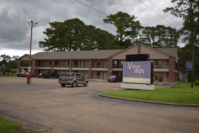 Photo 2 - Value Inn Livonia