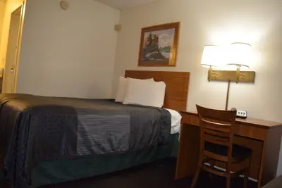 Photo 4 - Value Inn Livonia