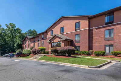 Photo 2 - Suburban Studios Macon North
