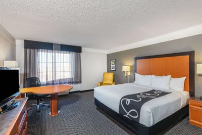 Photo 2 - La Quinta Inn & Suites by Wyndham Pueblo
