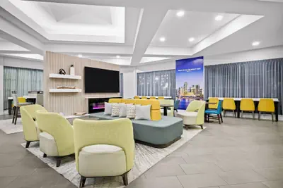 Photo 5 - La Quinta Inn & Suites by Wyndham Miami Airport West