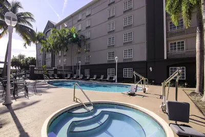 Photo 2 - La Quinta Inn & Suites by Wyndham Miami Airport West