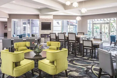 Photo 5 - La Quinta Inn & Suites by Wyndham Orlando Lake Mary