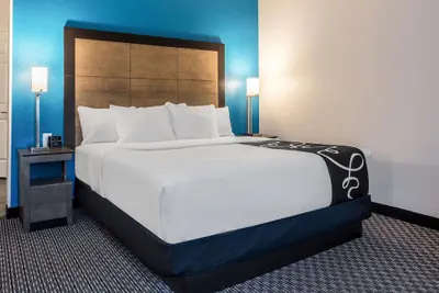 Photo 2 - La Quinta Inn & Suites by Wyndham Orlando Lake Mary