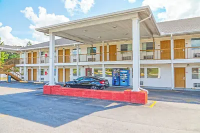Photo 2 - Economy Inn Ashburn GA I-75