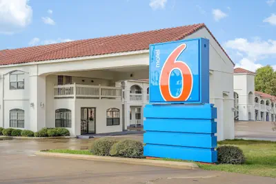 Photo 2 - Motel 6 Canton, TX