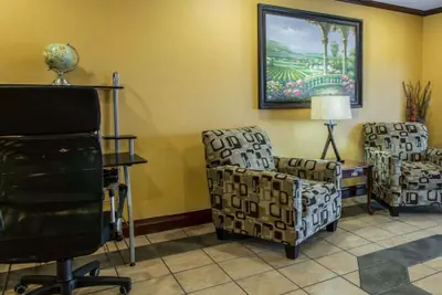 Photo 4 - Econo Lodge Defuniak Springs I-10