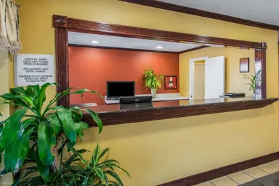 Photo 5 - Econo Lodge Defuniak Springs I-10