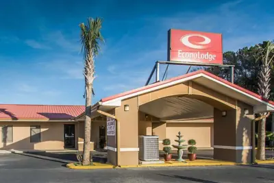 Photo 2 - Econo Lodge Defuniak Springs I-10
