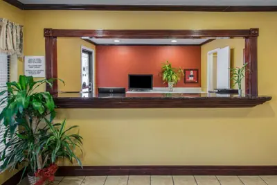 Photo 3 - Econo Lodge Defuniak Springs I-10