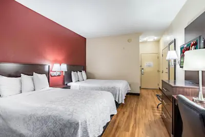 Photo 5 - Red Roof Inn PLUS+ Austin South – Airport.