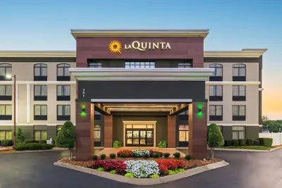 Photo 2 - La Quinta Inn & Suites by Wyndham Clarksville