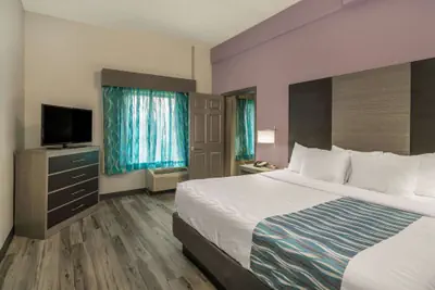 Photo 5 - La Quinta Inn & Suites by Wyndham Clarksville