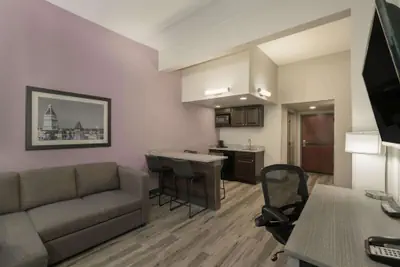Photo 4 - La Quinta Inn & Suites by Wyndham Clarksville