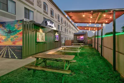 Photo 2 - Wingate by Wyndham DFW / North Irving