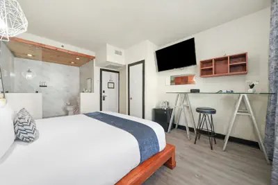 Photo 4 - Chesterfield Hotel & Suites