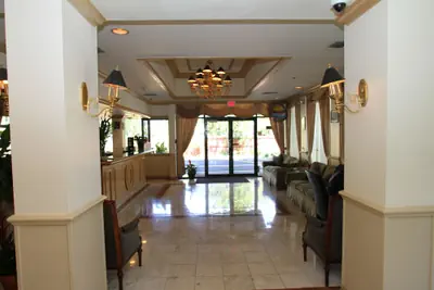 Photo 3 - Chateaubleau Hotel