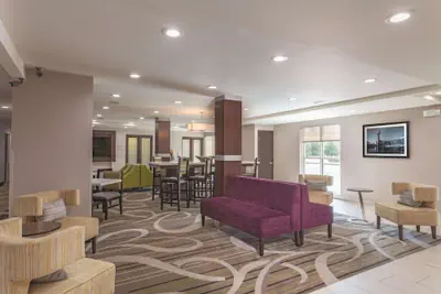 Photo 4 - La Quinta Inn & Suites by Wyndham Knoxville North I-75