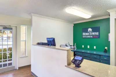 Photo 3 - HomeTowne Studios By Red Roof Dallas - North Addison/ Tollway