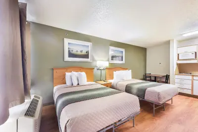 Photo 5 - HomeTowne Studios By Red Roof Dallas - North Addison/ Tollway