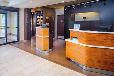 Photo 2 - Courtyard by Marriott Richmond Airport