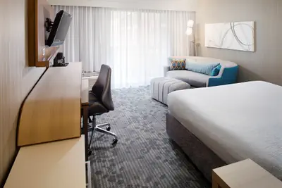 Photo 4 - Courtyard by Marriott Richmond Airport
