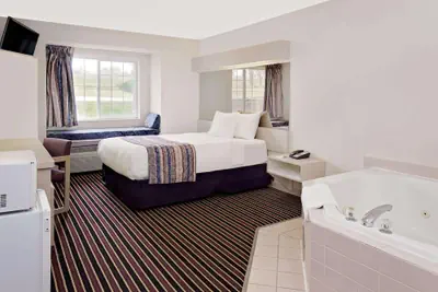 Photo 5 - Microtel Inn & Suites by Wyndham Madison East