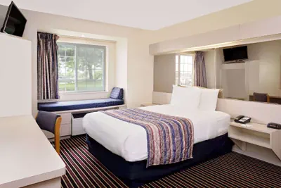 Photo 4 - Microtel Inn & Suites by Wyndham Madison East