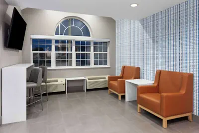 Photo 4 - Microtel Inn by Wyndham Janesville