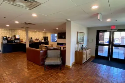 Photo 3 - La Quinta Inn & Suites by Wyndham Tempe University / Phoenix