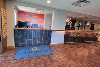 Photo 4 - La Quinta Inn & Suites by Wyndham Tempe University / Phoenix