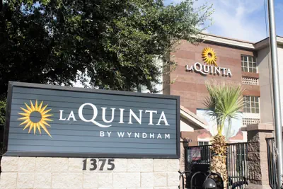 Photo 2 - La Quinta Inn & Suites by Wyndham Tempe University / Phoenix