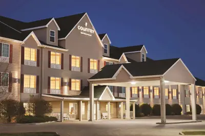 Photo 2 - Country Inn & Suites by Radisson Bismarck Waterpark