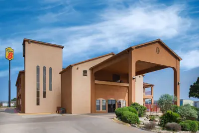 Photo 2 - Super 8 by Wyndham Bastrop TX