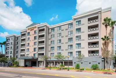 Photo 2 - Courtyard by Marriott Tampa Downtown