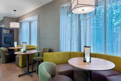 Photo 3 - Courtyard by Marriott Tampa Downtown