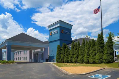 Photo 2 - Comfort Inn & Suites NW Milwaukee