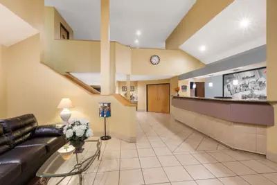 Photo 4 - Super 8 by Wyndham Midland