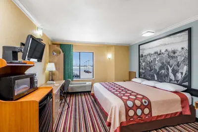 Photo 5 - Super 8 by Wyndham Midland