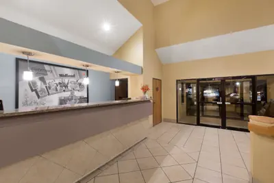 Photo 3 - Super 8 by Wyndham Midland