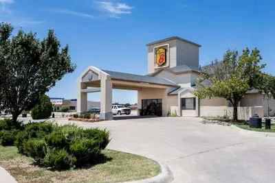 Photo 2 - Super 8 by Wyndham Midland
