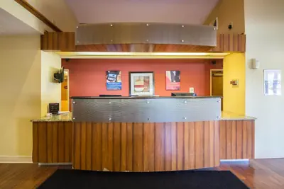 Photo 4 - Motel 6 Indianapolis, IN - Airport