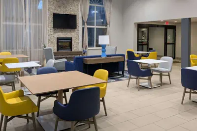 Photo 4 - Comfort Inn & Suites Sharonville - Cincinnati North