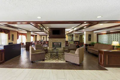Photo 3 - Quality Suites Addison - Dallas